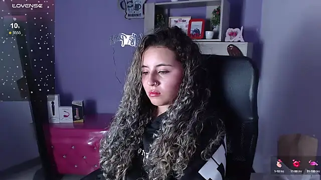 Snapshot of celeste_blue69 chatting on 02.18.25 celeste blue69 online show from 02.18.25