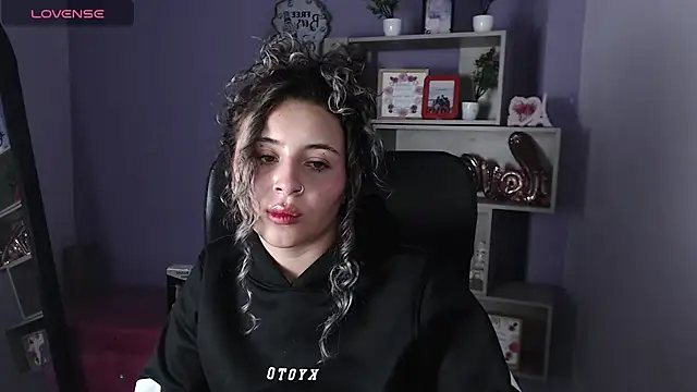 Snapshot of celeste_blue69 chatting on 02.21.25 celeste blue69 online show from 02.21.25