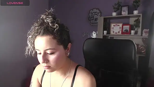 Snapshot of celeste_blue69 chatting on 03.02.25 celeste blue69 online show from 03.02.25