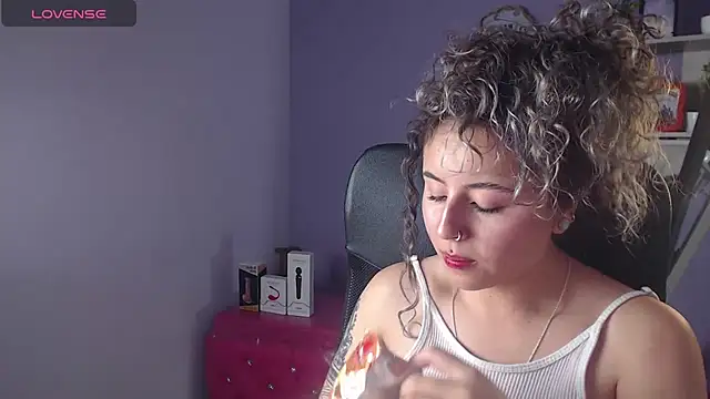 Snapshot of celeste_blue69 chatting on 03.06.25 celeste blue69 online show from 03.06.25