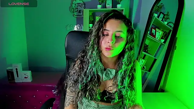 Snapshot of celeste_blue69 chatting on 03.18.25 celeste blue69 online show from 03.18.25