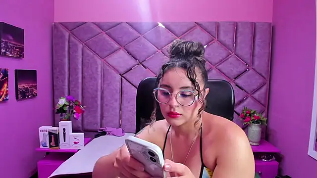 Snapshot of celeste_blue69 chatting on 09.20.25 celeste blue69 online show from 09.20.25