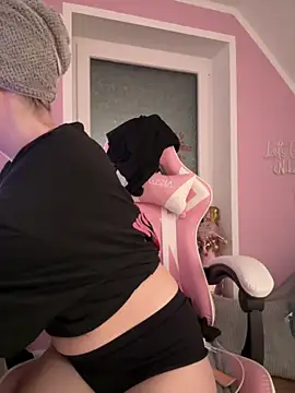 Livewithlucy online show from 03.11.26