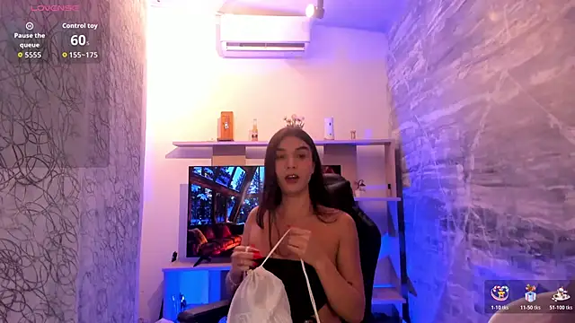 Snapshot of saracaball_ chatting on 01.19.26 saracaball online show from 01.19.26