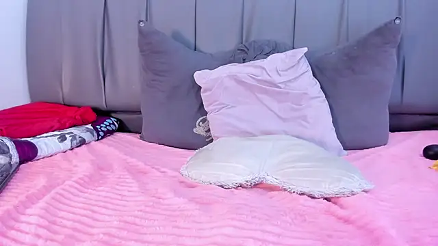 Snapshot of Cherllynn chatting on 02.01.25 Cherllynn online show from 02.01.25