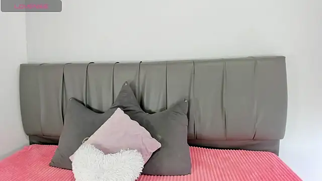 Snapshot of Cherllynn chatting on 11.08.25 Cherllynn online show from 11.08.25