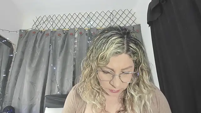 eva1saenz online show from 11.27.25