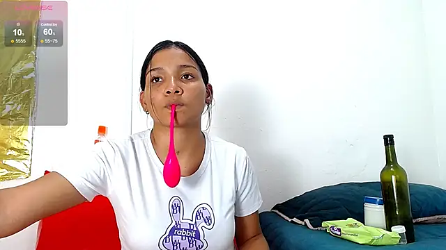 Snapshot of camilavagina24 chatting on 12.26.24 camilavagina24 online show from 12.26.24