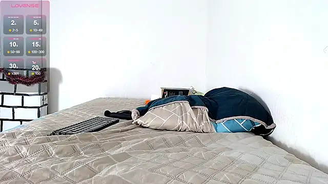 Snapshot of camilavagina24 chatting on 01.06.25 camilavagina24 online show from 01.06.25