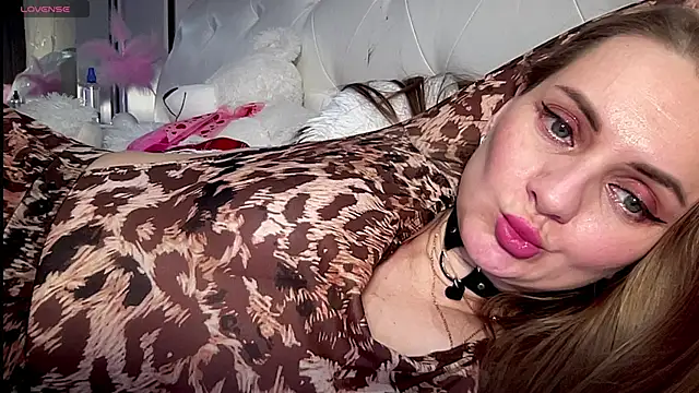 Snapshot of Viola_sweet chatting on 03.10.25 Viola sweet online show from 03.10.25