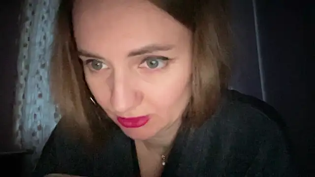 Snapshot of Viola_sweet chatting on 10.27.25 Viola sweet online show from 10.27.25