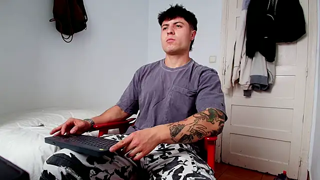 Snapshot of juandking chatting on 10.24.25 juandking online show from 10.24.25