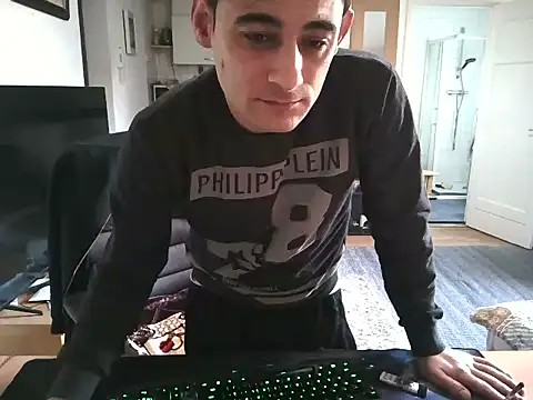 Snapshot of mihaimichael chatting on 03.07.25 mihaimichael online show from 03.07.25