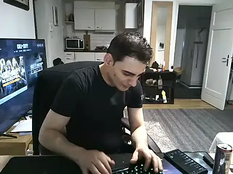 Snapshot of mihaimichael chatting on 03.07.25 mihaimichael online show from 03.07.25