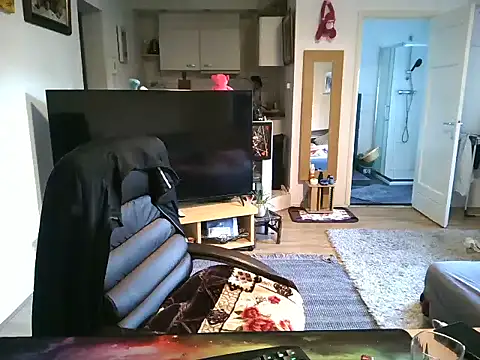 Snapshot of mihaimichael chatting on 03.15.25 mihaimichael online show from 03.15.25