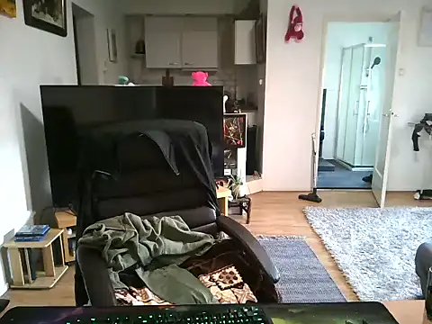 Snapshot of mihaimichael chatting on 03.18.25 mihaimichael online show from 03.18.25