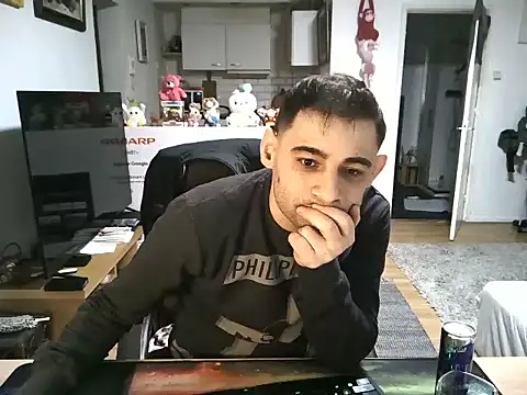 Snapshot of mihaimichael chatting on 03.20.25 mihaimichael online show from 03.20.25