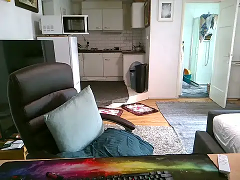 Snapshot of mihaimichael chatting on 09.09.25 mihaimichael online show from 09.09.25