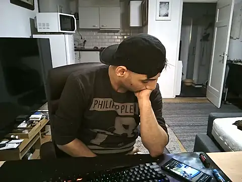 Snapshot of mihaimichael chatting on 09.10.25 mihaimichael online show from 09.10.25