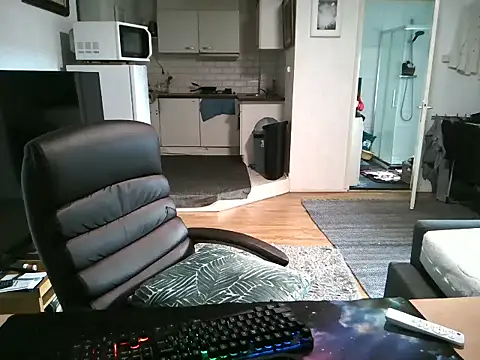 Snapshot of mihaimichael chatting on 09.11.25 mihaimichael online show from 09.11.25