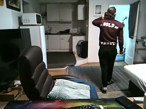 Snapshot of mihaimichael chatting on 09.30.25 mihaimichael online show from 09.30.25