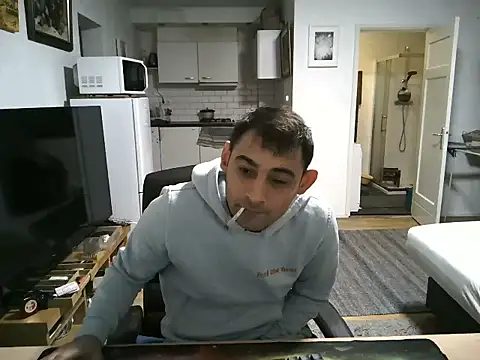 Snapshot of mihaimichael chatting on 10.02.25 mihaimichael online show from 10.02.25