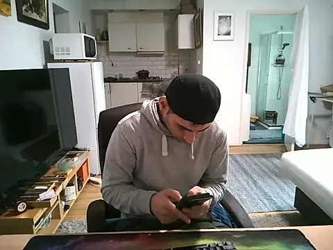 Snapshot of mihaimichael chatting on 10.03.25 mihaimichael online show from 10.03.25