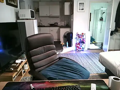 Snapshot of mihaimichael chatting on 10.08.25 mihaimichael online show from 10.08.25