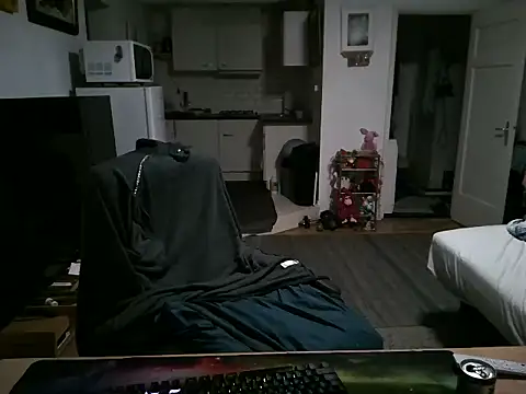 Snapshot of mihaimichael chatting on 10.09.25 mihaimichael online show from 10.09.25