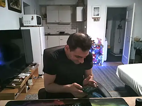 Snapshot of mihaimichael chatting on 10.10.25 mihaimichael online show from 10.10.25