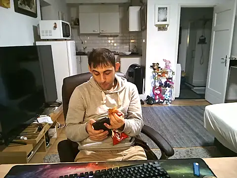 Snapshot of mihaimichael chatting on 10.12.25 mihaimichael online show from 10.12.25