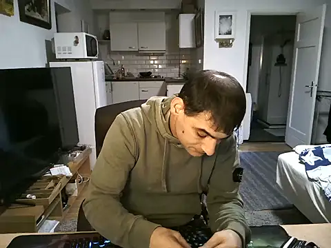 Snapshot of mihaimichael chatting on 10.13.25 mihaimichael online show from 10.13.25