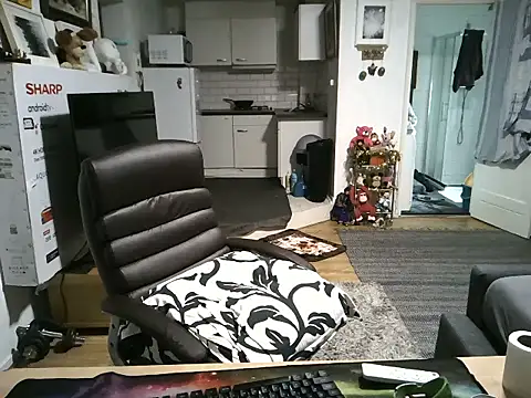 Snapshot of mihaimichael chatting on 10.17.25 mihaimichael online show from 10.17.25