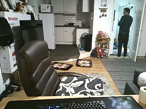 Snapshot of mihaimichael chatting on 10.23.25 mihaimichael online show from 10.23.25