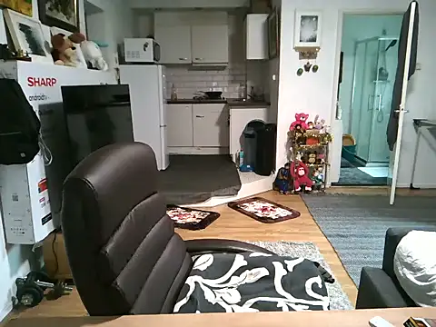 Snapshot of mihaimichael chatting on 10.25.25 mihaimichael online show from 10.25.25