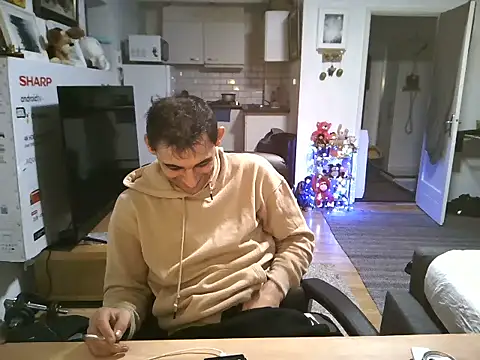 Snapshot of mihaimichael chatting on 10.28.25 mihaimichael online show from 10.28.25