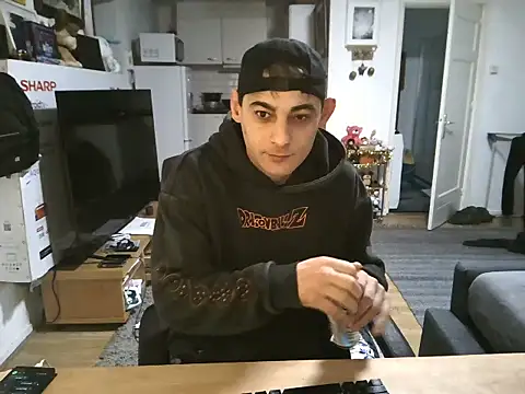 Snapshot of mihaimichael chatting on 11.02.25 mihaimichael online show from 11.02.25