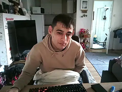 Snapshot of mihaimichael chatting on 11.08.25 mihaimichael online show from 11.08.25