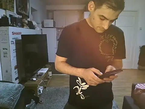 Snapshot of mihaimichael chatting on 11.10.25 mihaimichael online show from 11.10.25