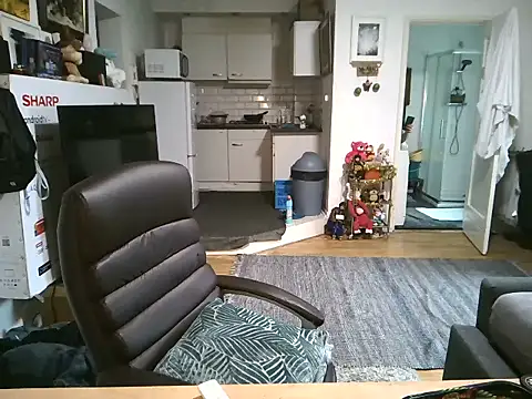 Snapshot of mihaimichael chatting on 11.15.25 mihaimichael online show from 11.15.25