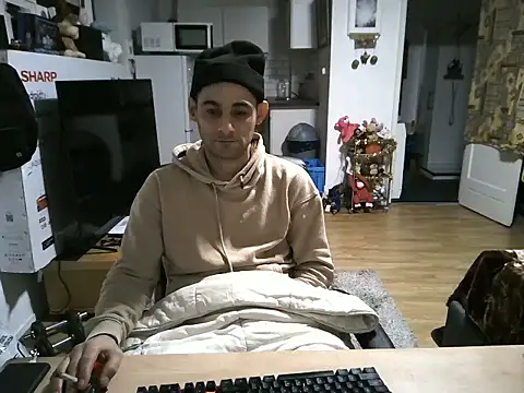 Snapshot of mihaimichael chatting on 11.18.25 mihaimichael online show from 11.18.25