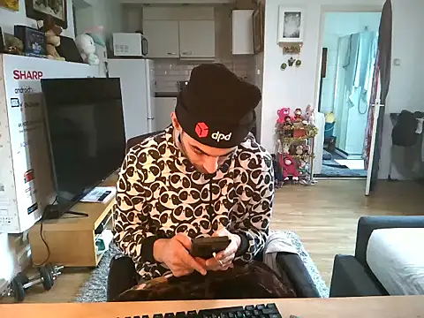 Snapshot of mihaimichael chatting on 11.21.25 mihaimichael online show from 11.21.25