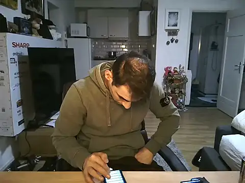 Snapshot of mihaimichael chatting on 11.23.25 mihaimichael online show from 11.23.25