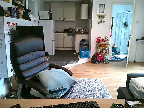 Snapshot of mihaimichael chatting on 11.24.25 mihaimichael online show from 11.24.25