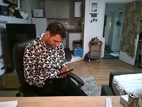 Snapshot of mihaimichael chatting on 11.28.25 mihaimichael online show from 11.28.25