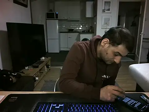 Snapshot of mihaimichael chatting on 04.01.26 mihaimichael online show from 04.01.26