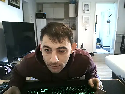 Snapshot of mihaimichael chatting on 04.01.26 mihaimichael online show from 04.01.26