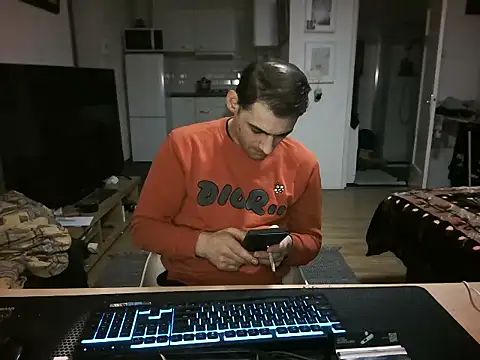 Snapshot of mihaimichael chatting on 04.05.26 mihaimichael online show from 04.05.26