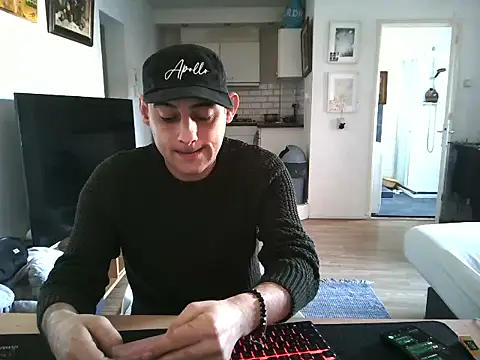 Snapshot of mihaimichael chatting on 04.07.26 mihaimichael online show from 04.07.26