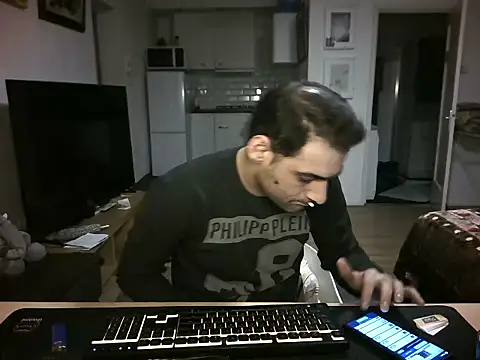Snapshot of mihaimichael chatting on 04.11.26 mihaimichael online show from 04.11.26